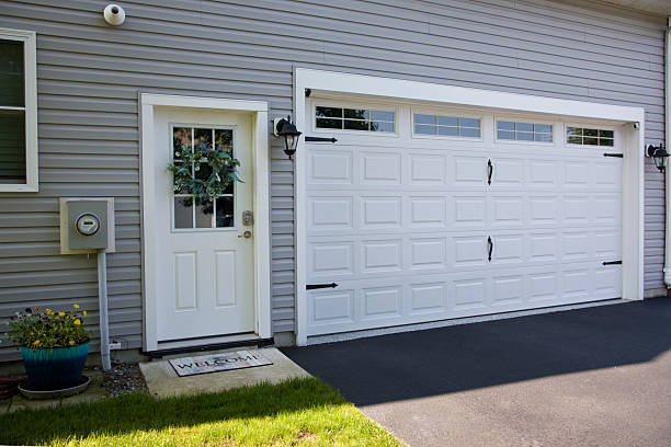 24/7 Emergency Garage Door Panel Replacement experts in Sharon, PA
